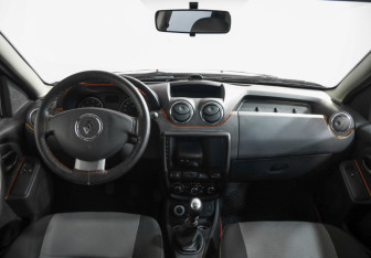 Подержанный автомобиль Renault Duster 2014 года (9 фото)