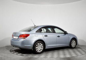 Подержанный автомобиль Chevrolet Cruze Sedan 2012 года (5 фото)