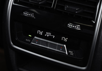 Подержанный автомобиль BMW X6 2020 года (36 фото)