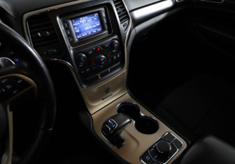 Подержанный автомобиль Jeep Grand Cherokee 2013 года (21 фото)