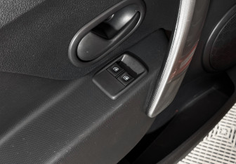 Подержанный автомобиль Renault Logan Sedan 2021 года (10 фото)