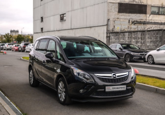 Подержанный автомобиль Opel Zafira Compactvan 2014 года (5 фото)