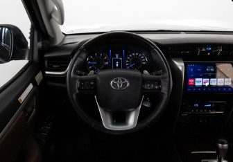 Подержанный автомобиль Toyota Fortuner 2018 года (10 фото)