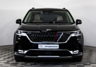 Подержанный автомобиль Kia Carnival 2020 года (2 фото)