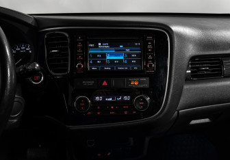 Подержанный автомобиль Mitsubishi Outlander 2017 года (17 фото)