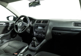 Подержанный автомобиль Volkswagen Jetta Sedan 2012 года (8 фото)
