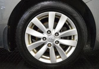 Подержанный автомобиль Kia Cerato Sedan 2013 года (9 фото)