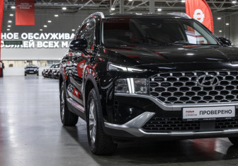 Подержанный автомобиль Hyundai Santa Fe 2021 года (4 фото)