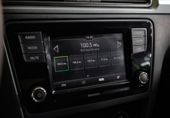 Подержанный автомобиль Skoda Rapid Liftback 2018 года (14 фото)