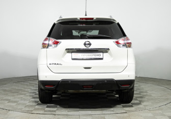 Подержанный автомобиль Nissan X-Trail 2016 года (6 фото)