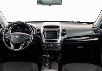 Подержанный автомобиль Kia Sorento 2017 года (10 фото)