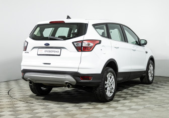 Подержанный автомобиль Ford Kuga 2017 года (5 фото)