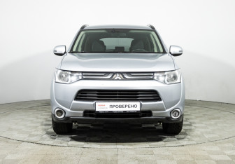 Подержанный автомобиль Mitsubishi Outlander 2012 года (2 фото)