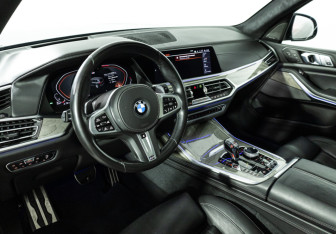 Подержанный автомобиль BMW X7 2019 года (11 фото)