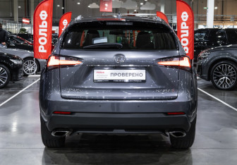 Подержанный автомобиль Lexus NX 2017 года (10 фото)