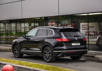 Подержанный автомобиль Volkswagen Touareg 2019 года (8 фото)