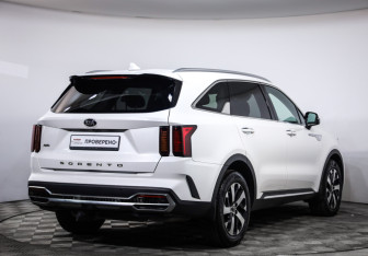 Подержанный автомобиль Kia Sorento 2021 года (5 фото)