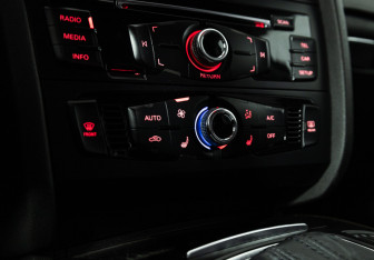 Подержанный автомобиль Audi A4 Sedan 2015 года (15 фото)