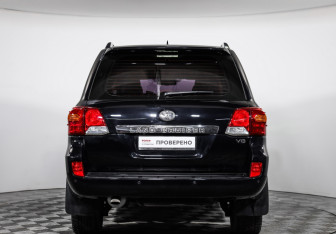 Подержанный автомобиль Toyota Land Cruiser Suv 2013 года (6 фото)