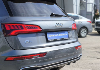 Подержанный автомобиль Audi Q5 2019 года (7 фото)