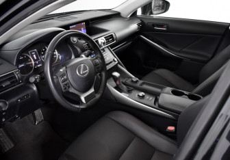 Подержанный автомобиль Lexus IS Sedan 2019 года (9 фото)
