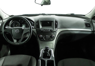 Подержанный автомобиль Opel Insignia Sedan 2014 года (13 фото)