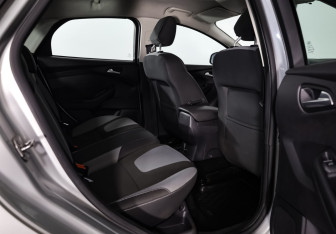 Подержанный автомобиль Ford Focus Sedan 2011 года (17 фото)