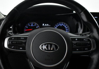 Подержанный автомобиль Kia K5 2020 года (18 фото)