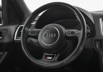 Подержанный автомобиль Audi Q5 2015 года (14 фото)
