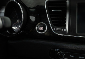 Подержанный автомобиль Kia Carnival 2019 года (20 фото)