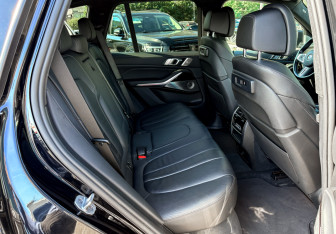 Подержанный автомобиль BMW X5 2021 года (11 фото)