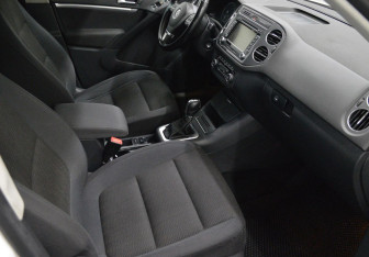 Подержанный автомобиль Volkswagen Tiguan 2012 года (12 фото)