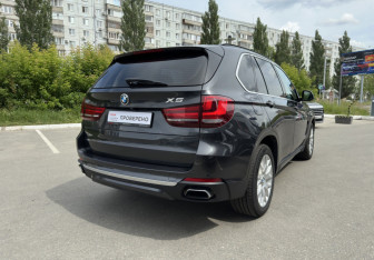 Подержанный автомобиль BMW X5 2013 года (5 фото)