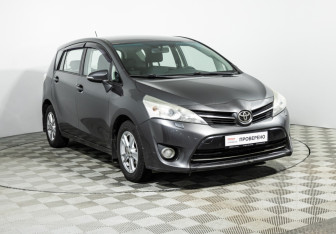 Подержанный автомобиль Toyota Verso 2013 года (3 фото)