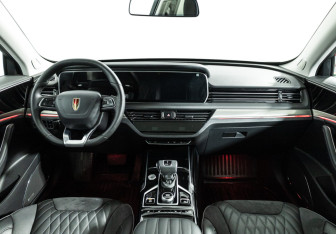 Подержанный автомобиль Hongqi HS5 2024 года (13 фото)