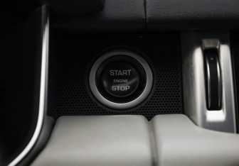 Подержанный автомобиль Land Rover Range Rover 2016 года (26 фото)