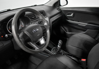 Подержанный автомобиль Kia Rio Sedan 2013 года (9 фото)