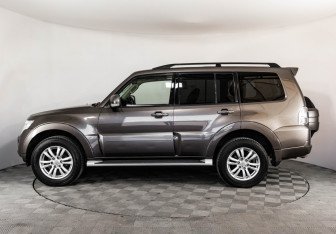 Подержанный автомобиль Mitsubishi Pajero 2014 года (8 фото)