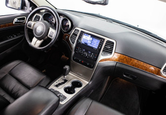 Подержанный автомобиль Jeep Grand Cherokee 2012 года (14 фото)