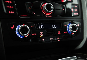 Подержанный автомобиль Audi A4 Sedan 2015 года (15 фото)