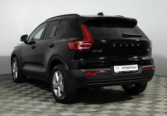 Подержанный автомобиль Volvo XC40 2020 года (7 фото)