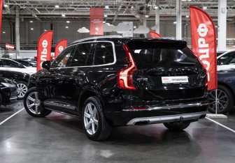 Подержанный автомобиль Volvo XC90 2020 года (12 фото)