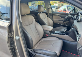 Подержанный автомобиль Hyundai Santa Fe 2019 года (21 фото)