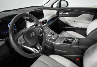 Подержанный автомобиль Hyundai Santa Fe 2022 года (9 фото)