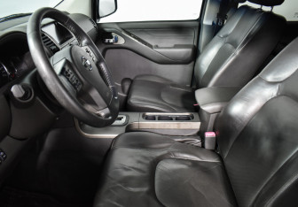 Подержанный автомобиль Nissan Pathfinder 2008 года (10 фото)