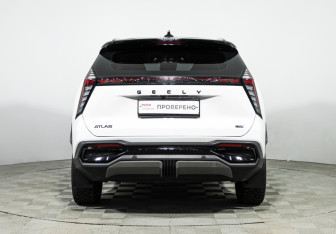 Подержанный автомобиль Geely Atlas 2024 года (6 фото)