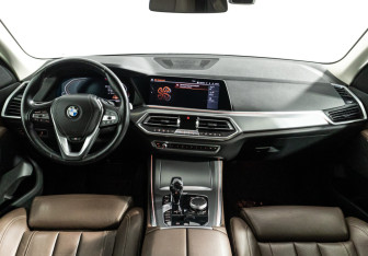 Подержанный автомобиль BMW X5 2019 года (13 фото)