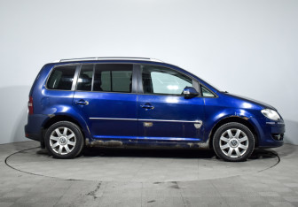 Подержанный автомобиль Volkswagen Touran 2007 года (4 фото)