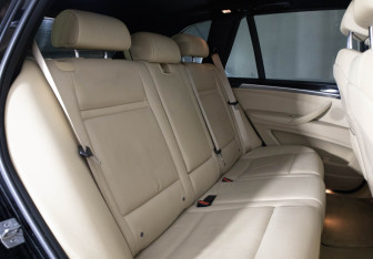 Подержанный автомобиль BMW X5 2013 года (20 фото)