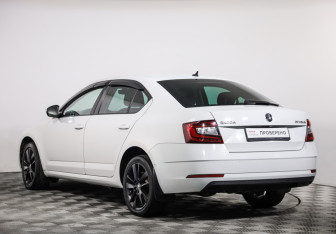 Подержанный автомобиль Skoda Octavia Liftback 2018 года (7 фото)